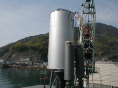 主機・補機のサイレンサーを立てる