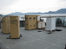 冷蔵庫等の居住区内設置物を置く