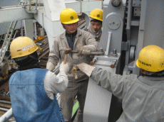 メガネでボルトの増し締め